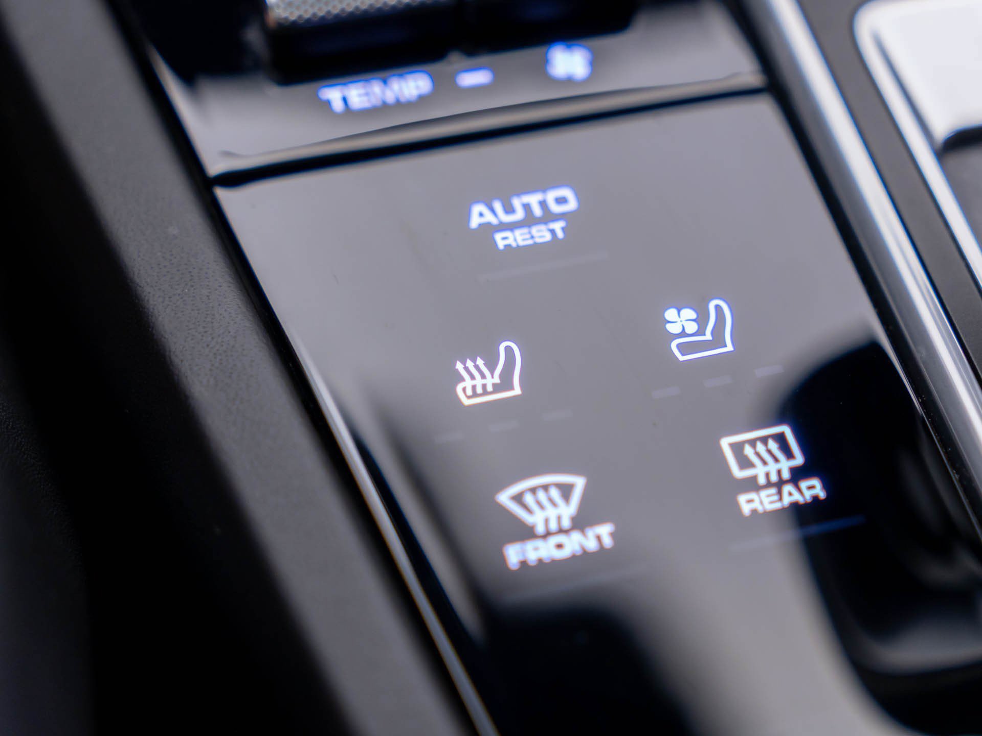 Certified 2022 Porsche Cayenne GTS AWD/4WD image 27
