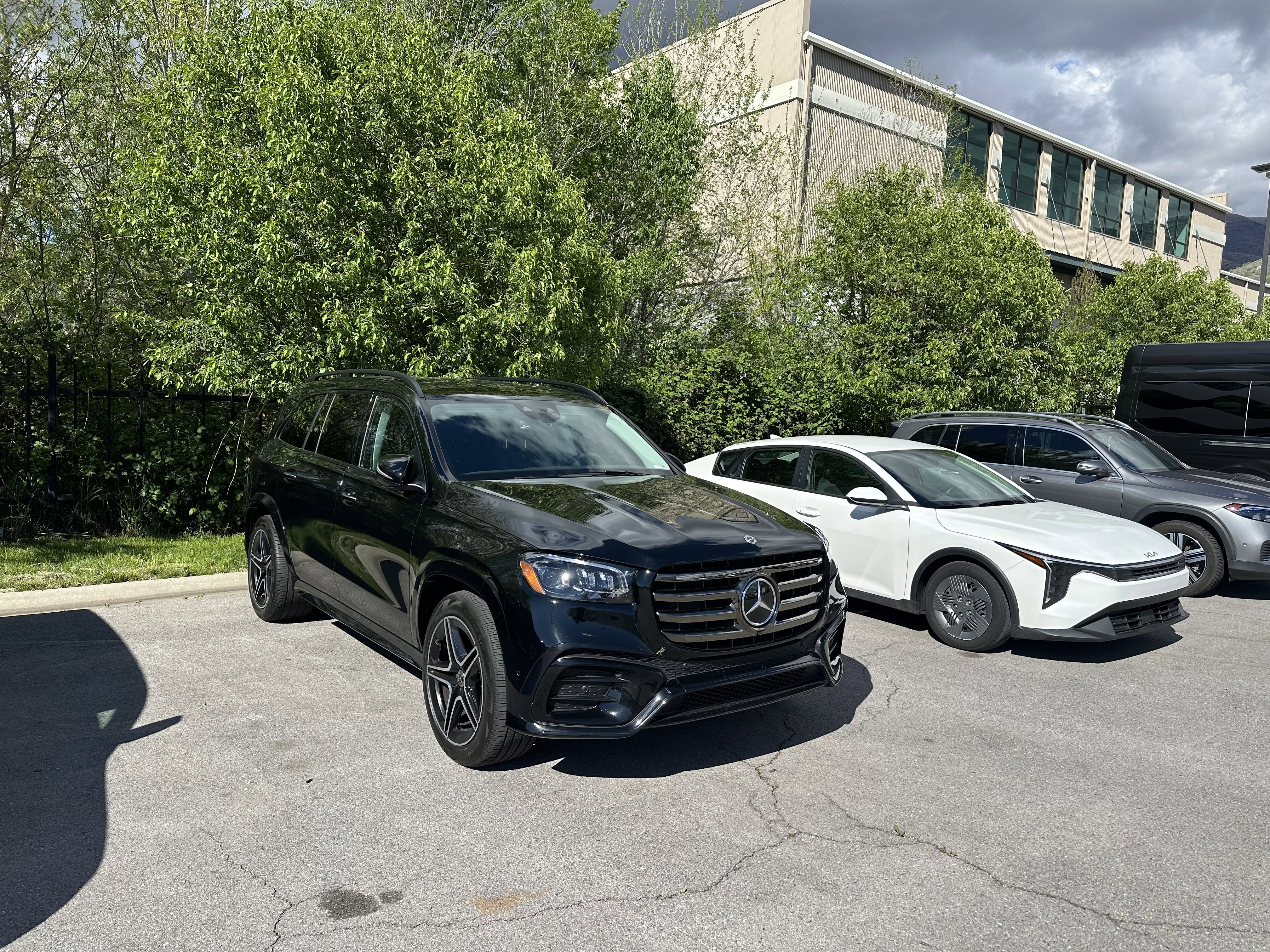 Used 2024 Mercedes-Benz GLS 450 4MATIC image 2