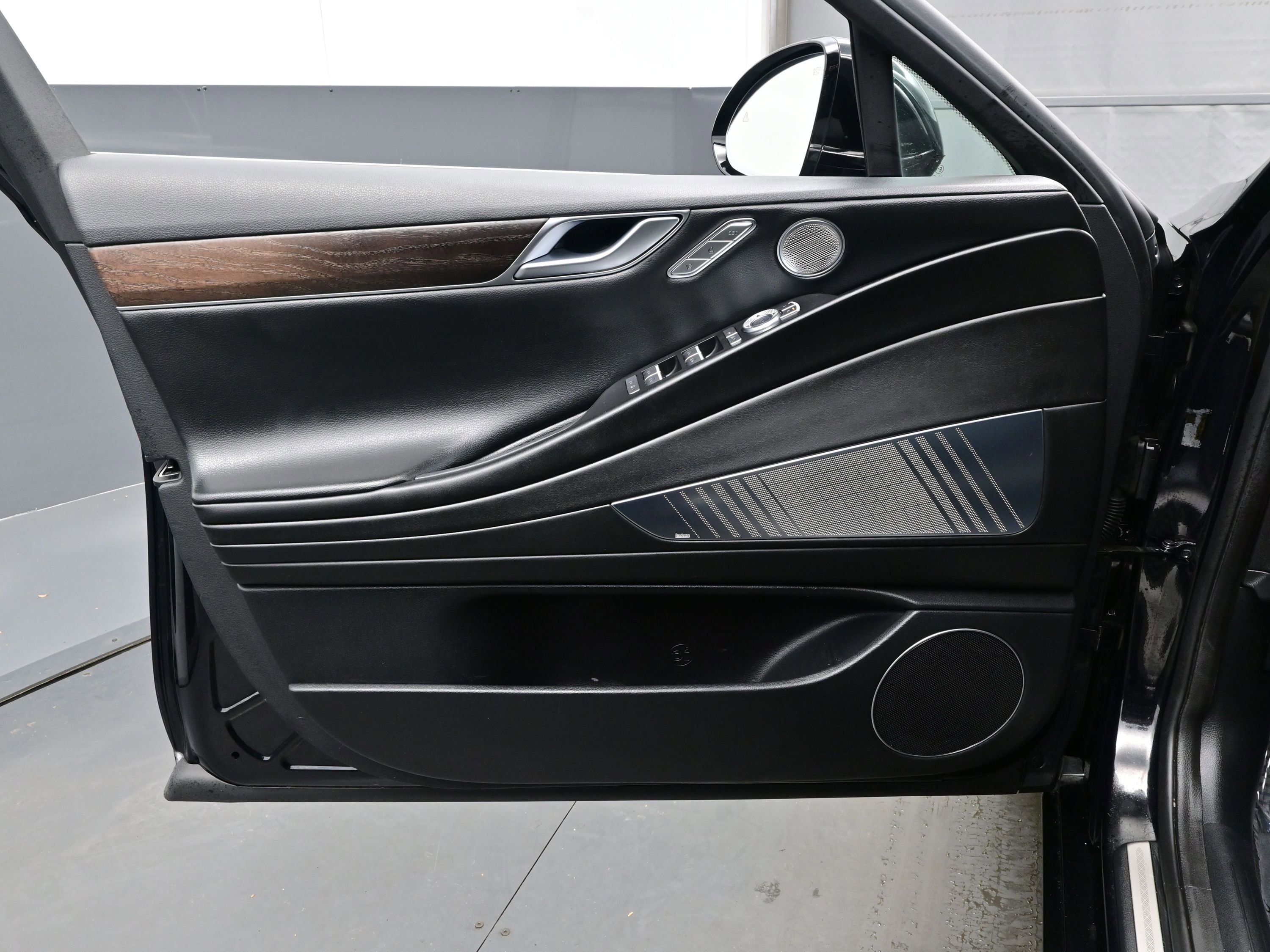 Certified 2023 Genesis G80 image 9