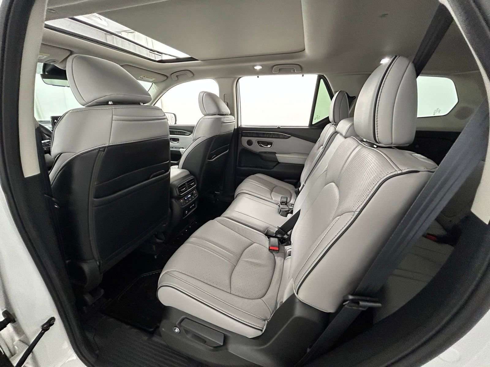 Used 2023 Honda Pilot Elite image 34