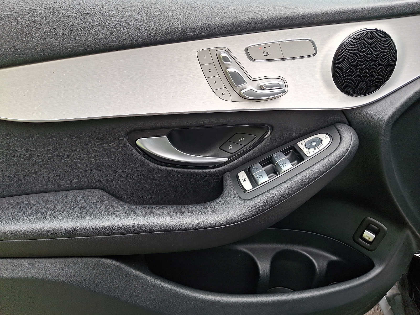 Used 2022 Mercedes-Benz GLC 300 4MATIC image 9