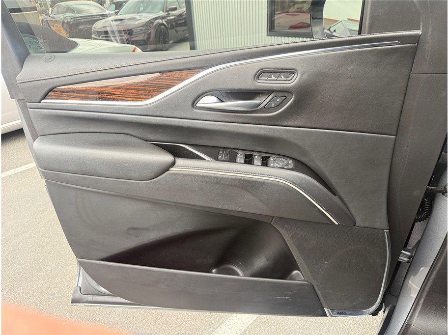 Used 2021 Cadillac Escalade Luxury AWD/4WD image 27