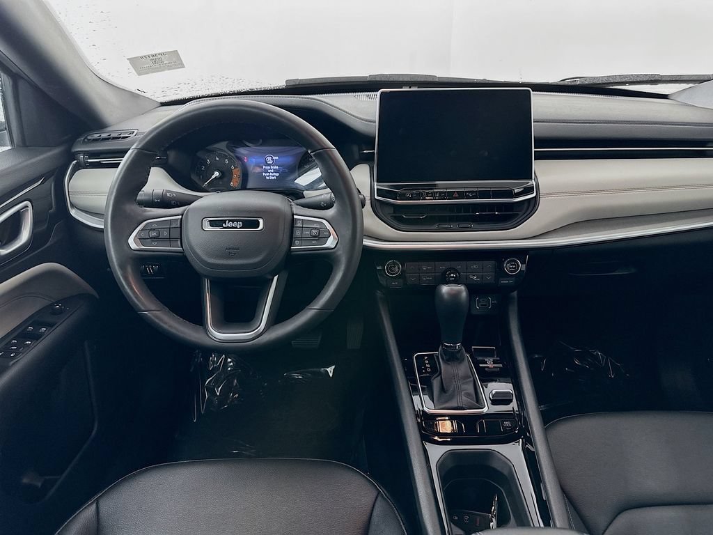 Certified 2025 Jeep Compass Limited AWD/4WD image 32