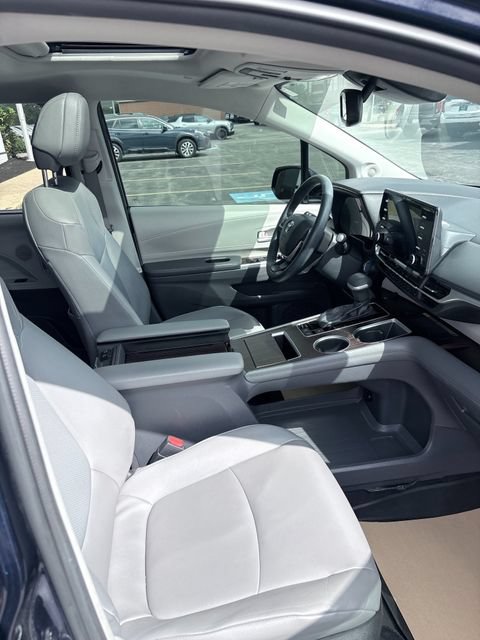 Used 2022 Toyota Sienna XLE w/ XLE Plus Package AWD/4WD image 17