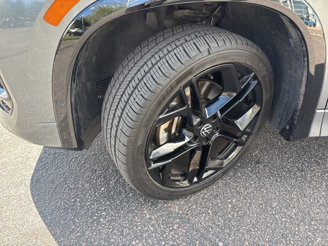 Certified 2025 Volkswagen Tiguan SE R-Line AWD/4WD image 8