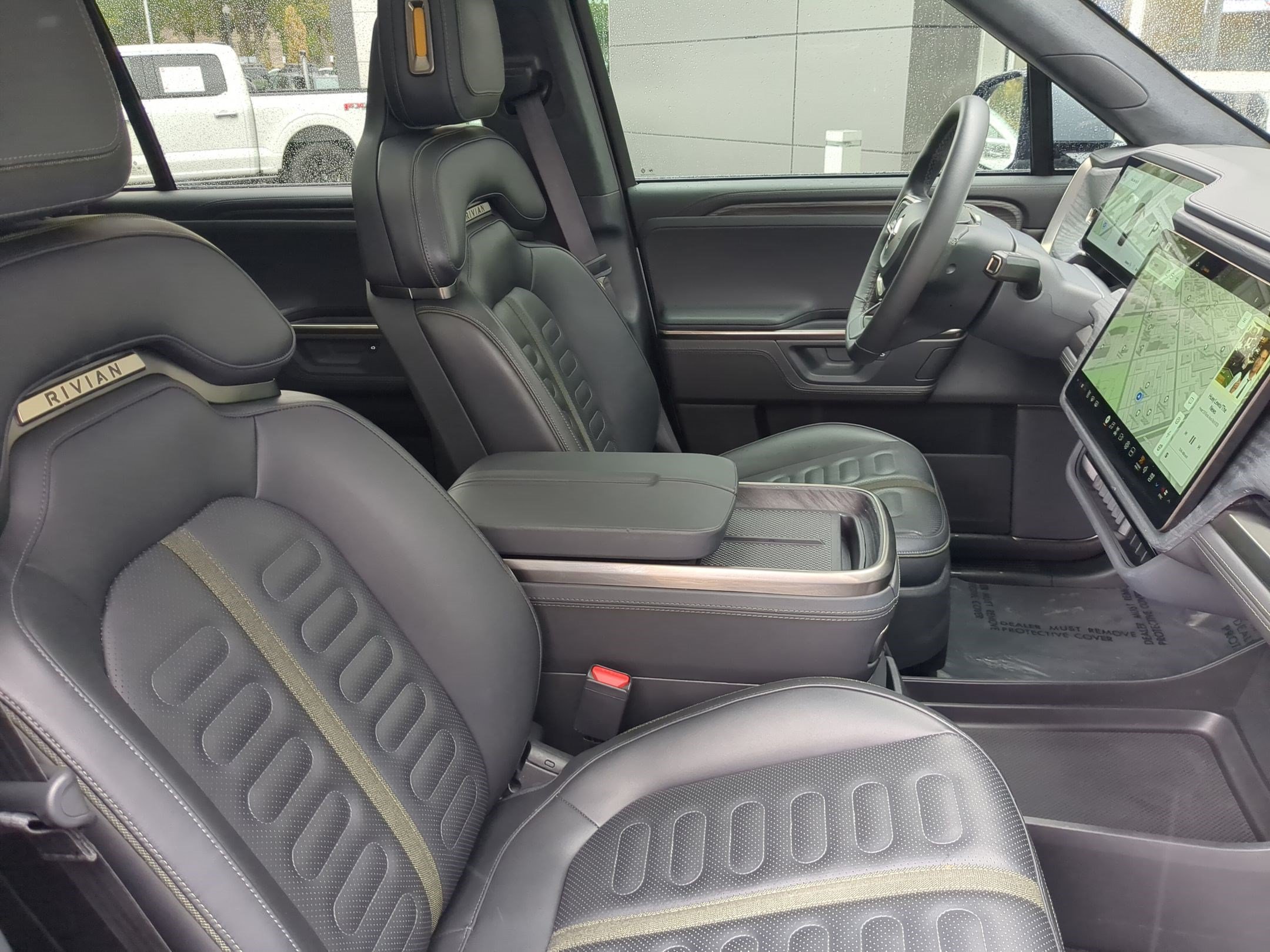 Used 2025 Rivian R1S Adventure Dual AWD/4WD image 33