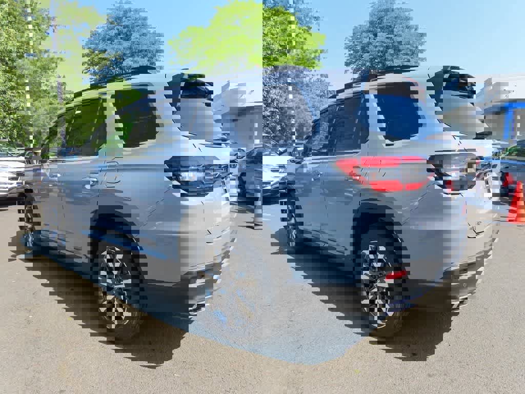 New 2025 Honda Pilot Touring image 4