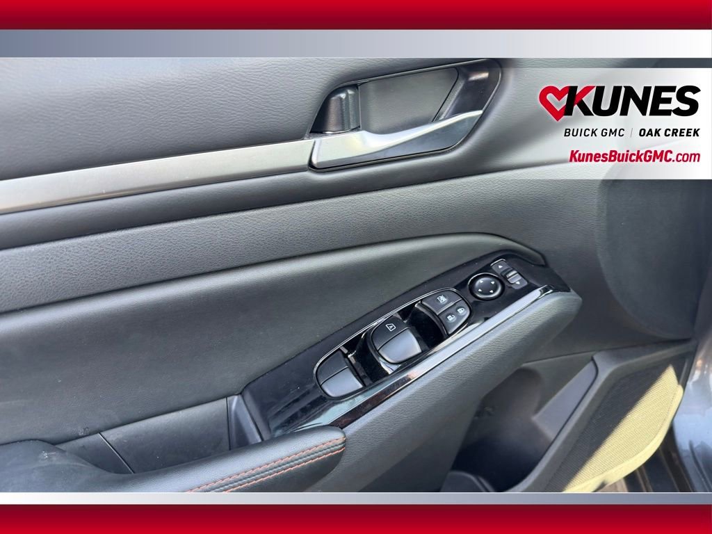 Used 2025 Nissan Altima 2.5 SR image 9