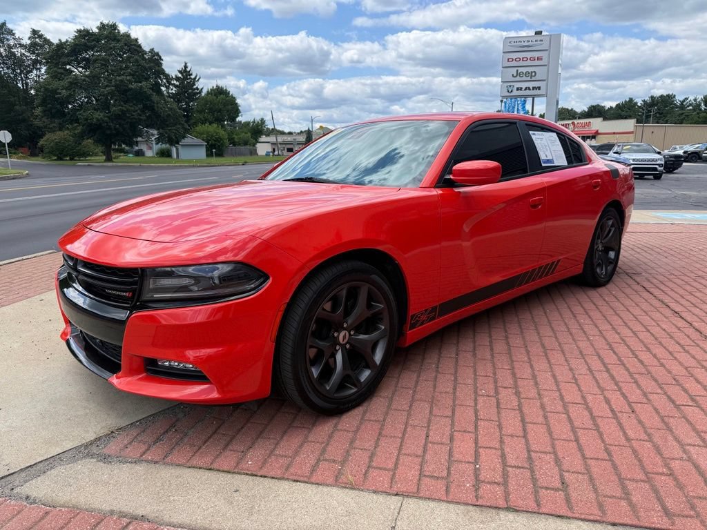 Used 2017 Dodge Charger R/T w/ Premium Group RWD image 5