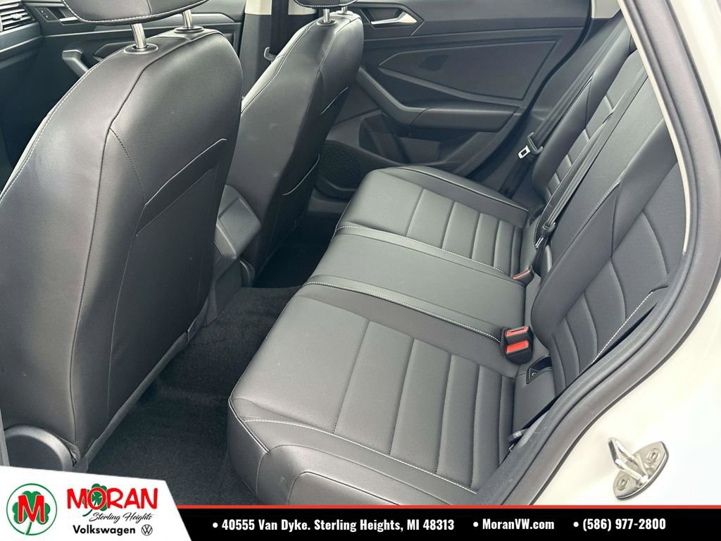 Certified 2023 Volkswagen Jetta SE w/ Panoramic Sunroof Package FWD image 12