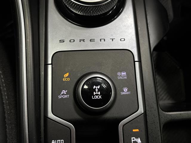 Used 2025 Kia Sorento EX image 23