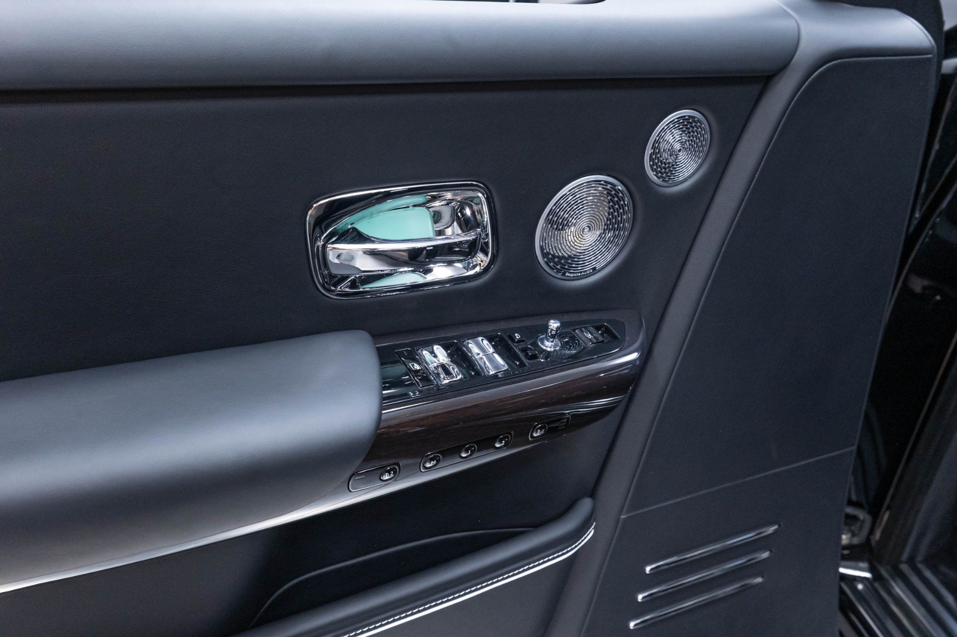 Used 2024 Rolls-Royce Phantom Sedan w/ The Phantom Package RWD image 8