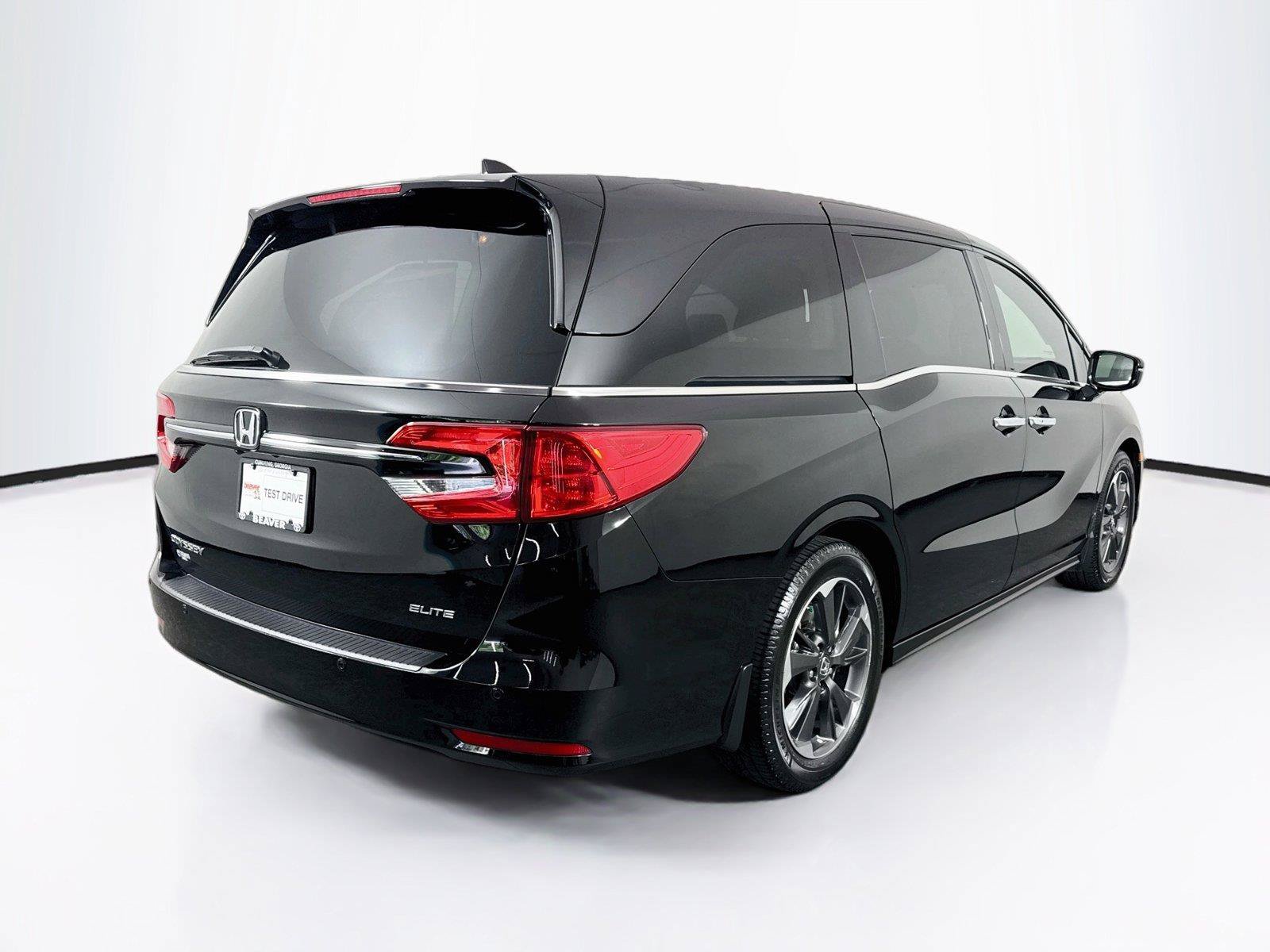 Used 2024 Honda Odyssey Elite image 2