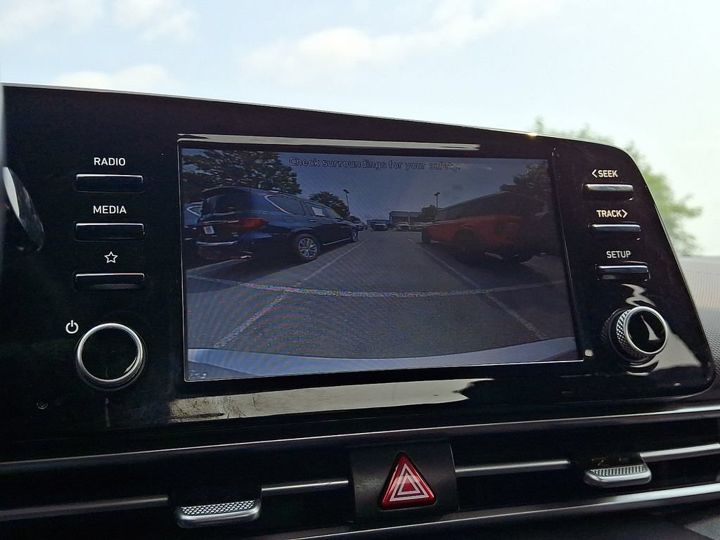 Used 2021 Hyundai Elantra SEL w/ Convenience Package FWD image 3
