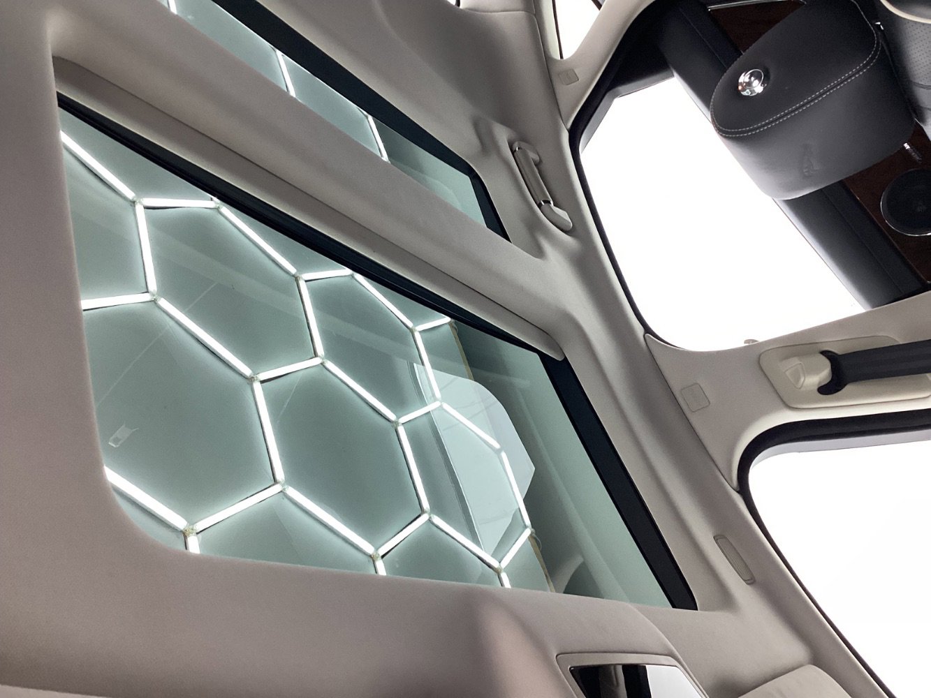 Used 2018 Jaguar XJ R-Sport image 45