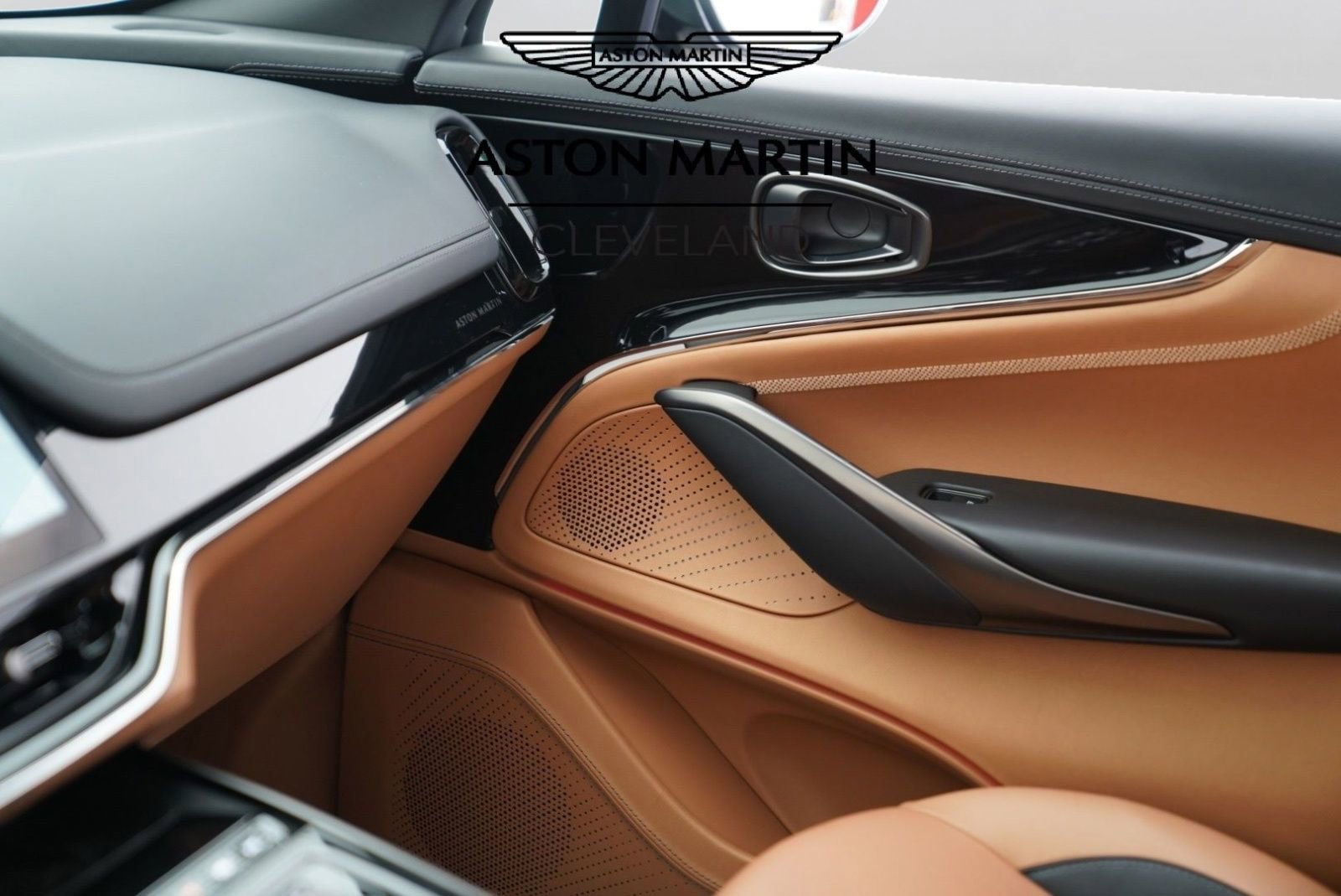 Used 2025 Aston Martin DBX 707 AWD/4WD image 40