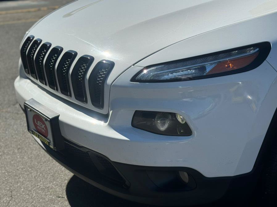 Used 2018 Jeep Cherokee Limited w/ High Altitude Package AWD/4WD image 9