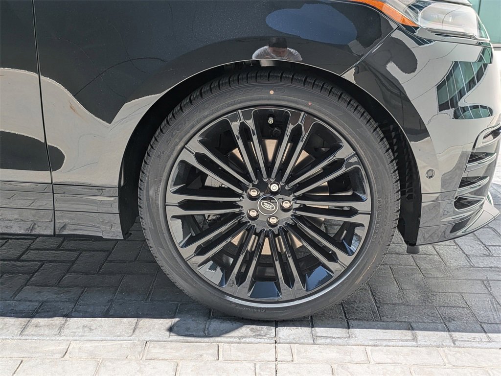 New 2026 Land Rover Range Rover Velar Dynamic SE image 10