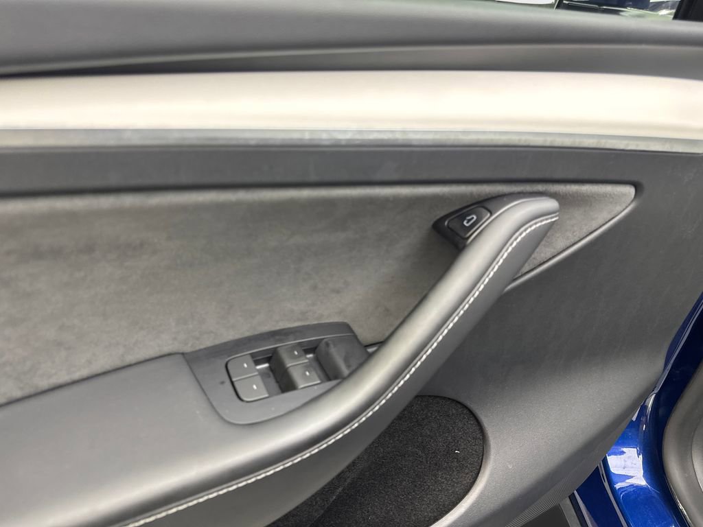 Used 2024 Tesla Model Y Long Range image 32