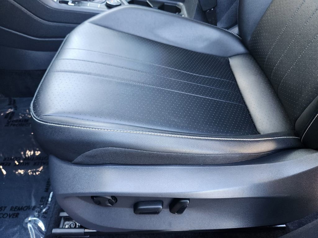 Certified 2023 Volkswagen Tiguan SE image 9