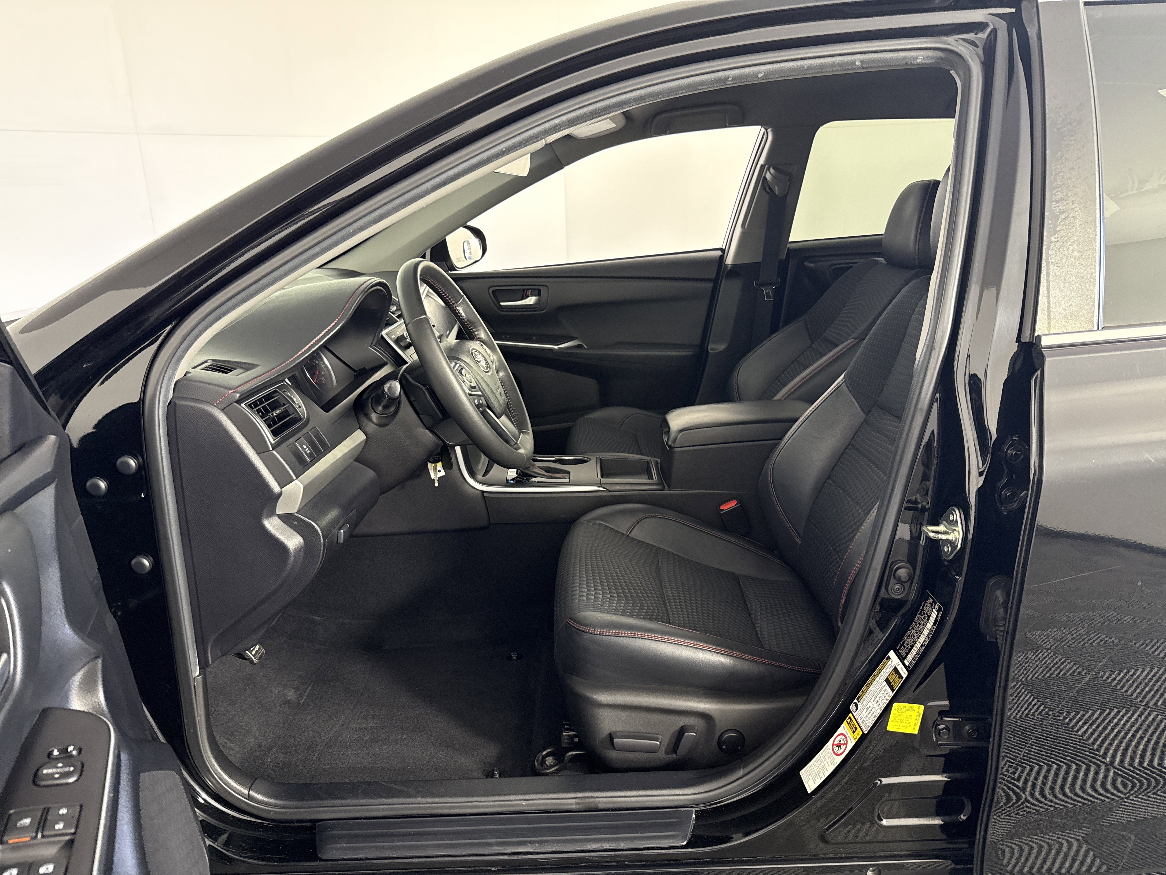 Used 2015 Toyota Camry SE image 15