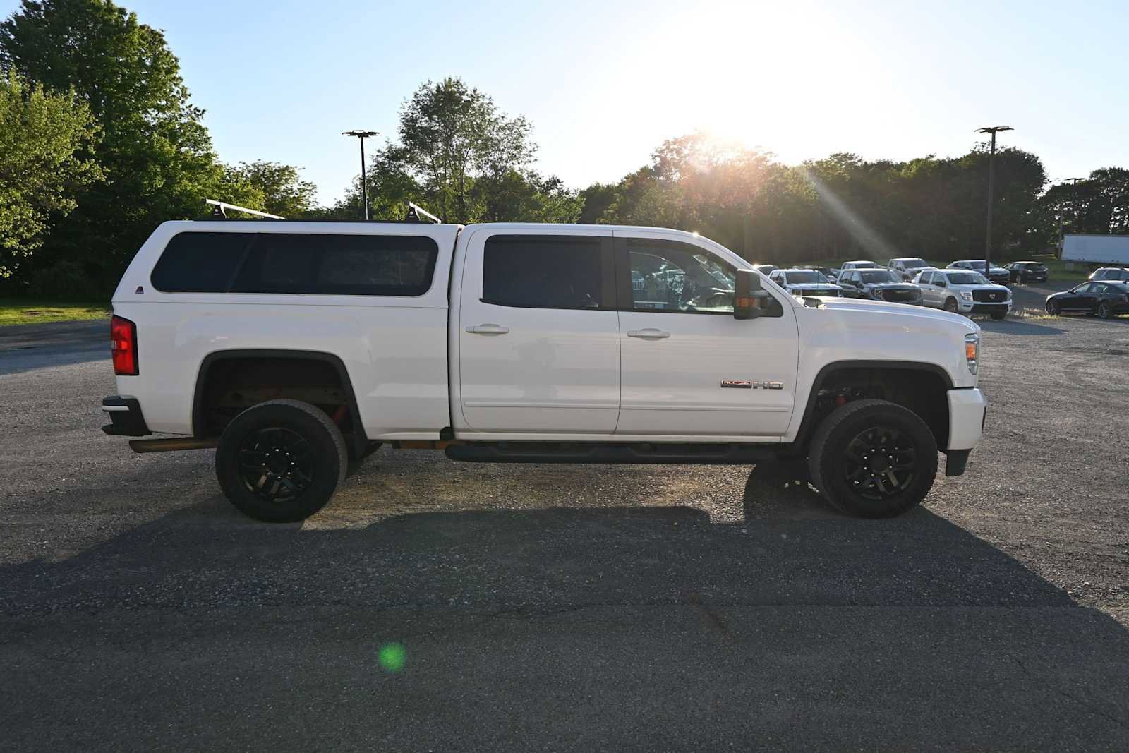 Used 2018 GMC Sierra 2500 SLT w/ All Terrain HD Package AWD/4WD image 15