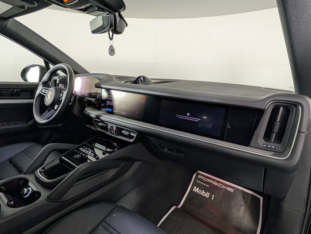 Certified 2025 Porsche Cayenne Coupe image 18