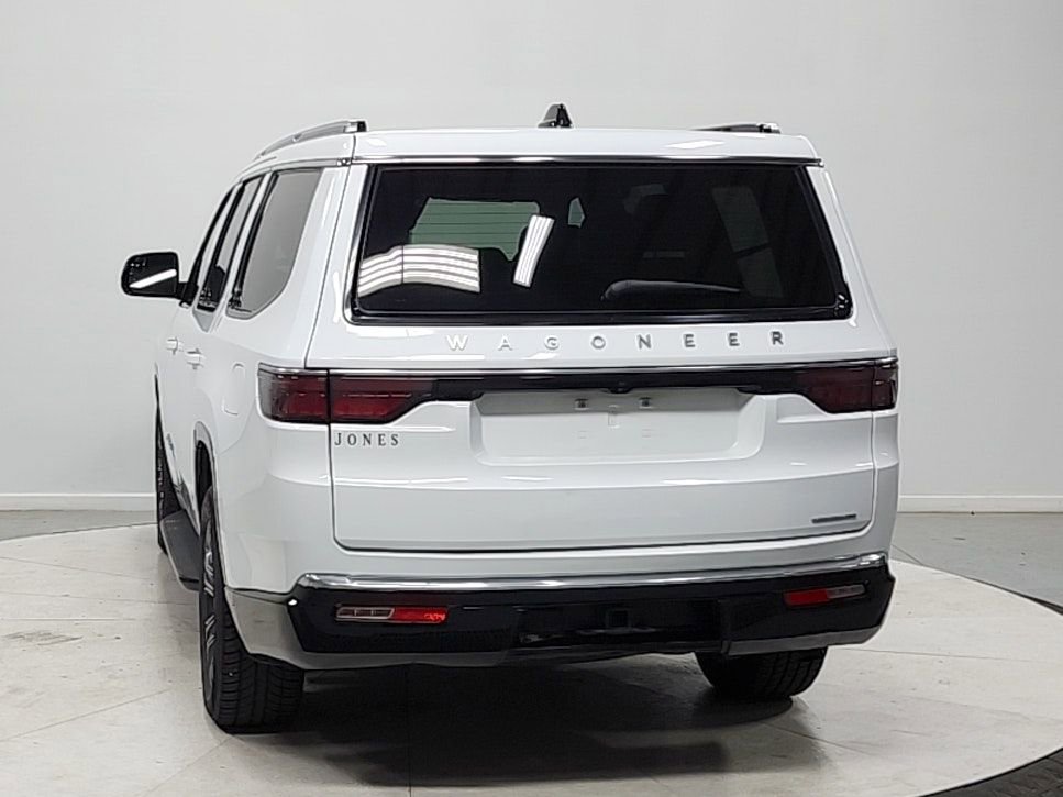 Used 2024 Jeep Wagoneer Series II w/ Flexible Seating Group RWD image 6