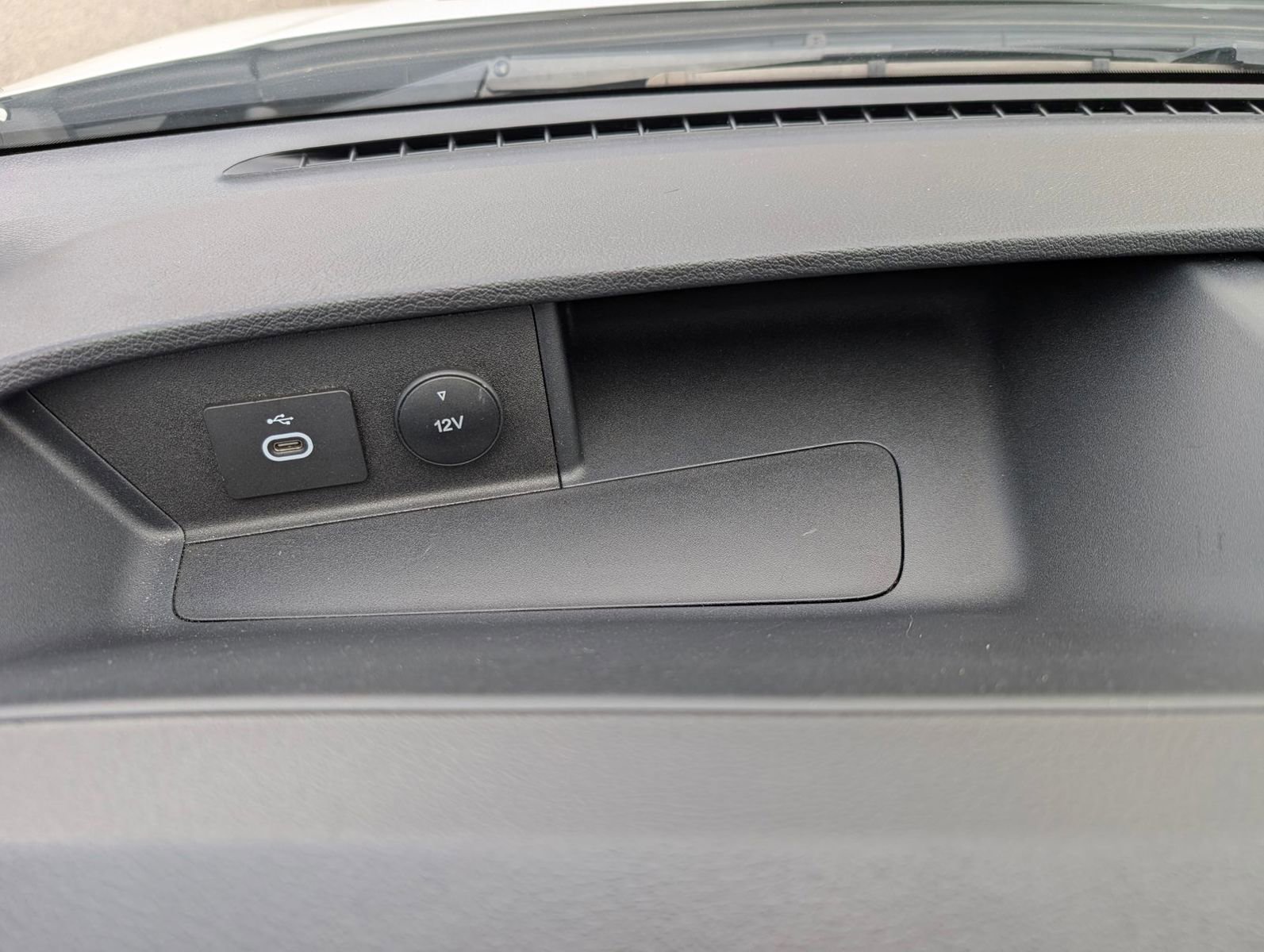 Used 2023 Ford Transit 350 XLT image 13