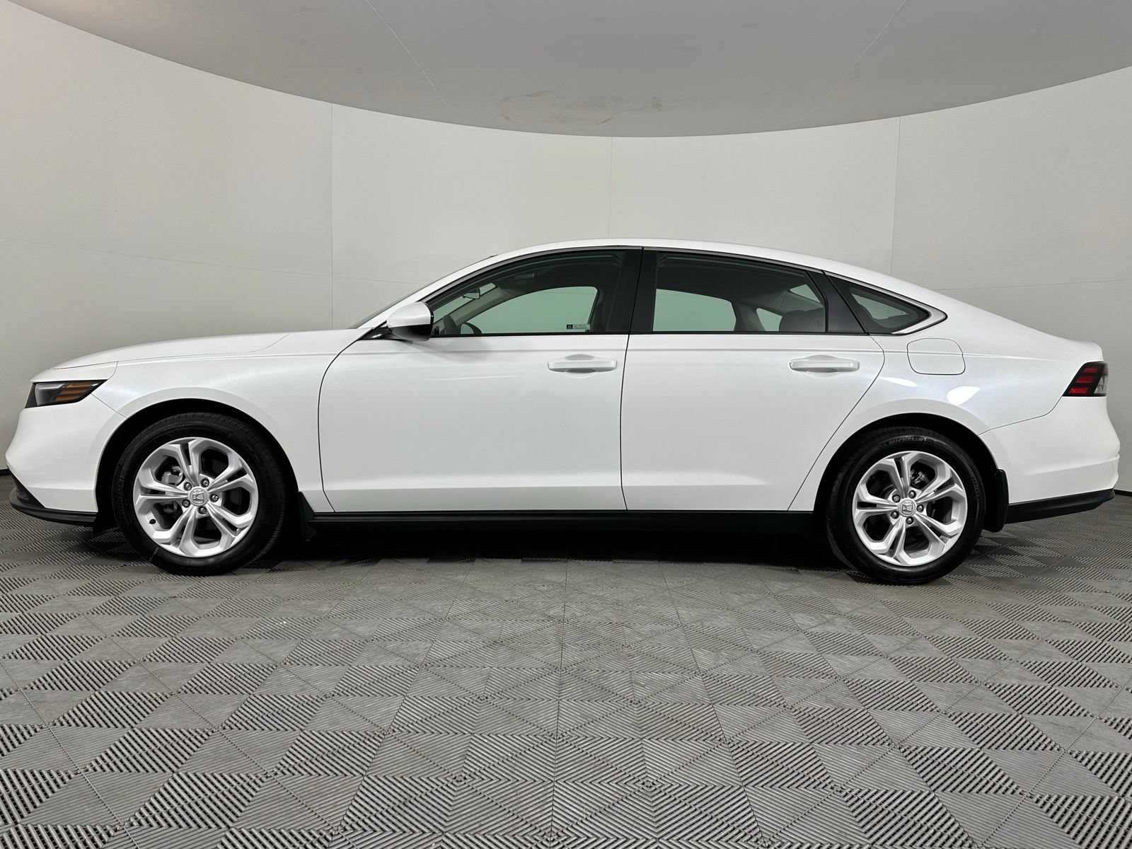 Used 2025 Honda Accord LX image 11