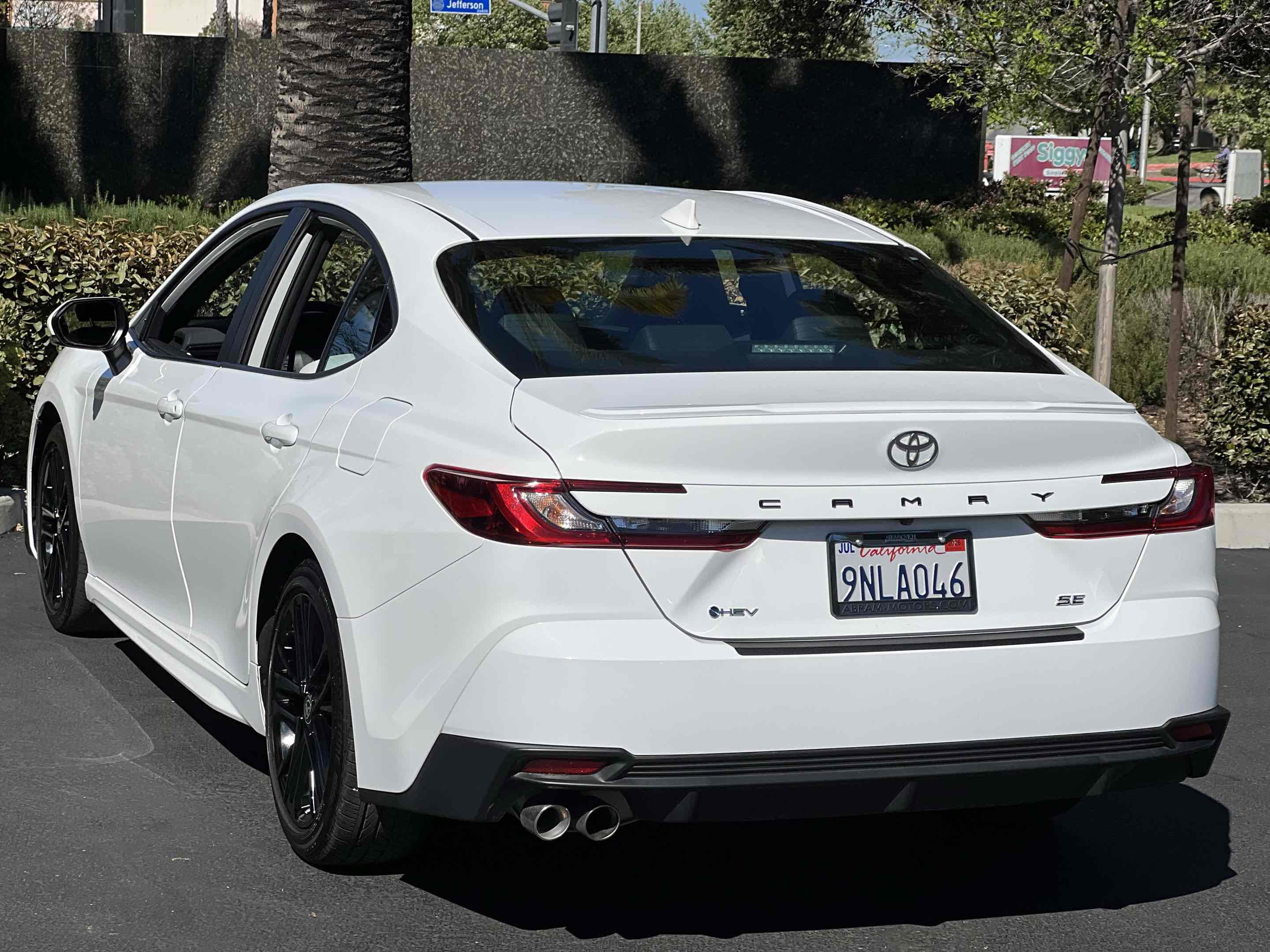 Used 2025 Toyota Camry SE image 18