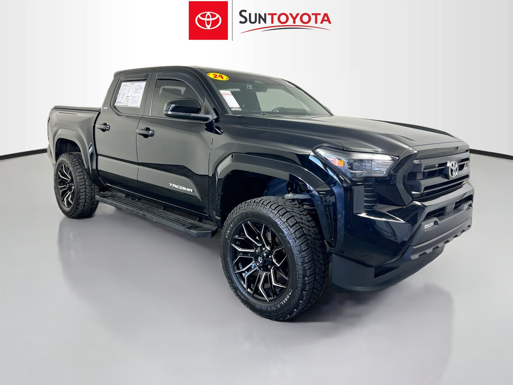Used 2024 Toyota Tacoma SR5 AWD/4WD image 1