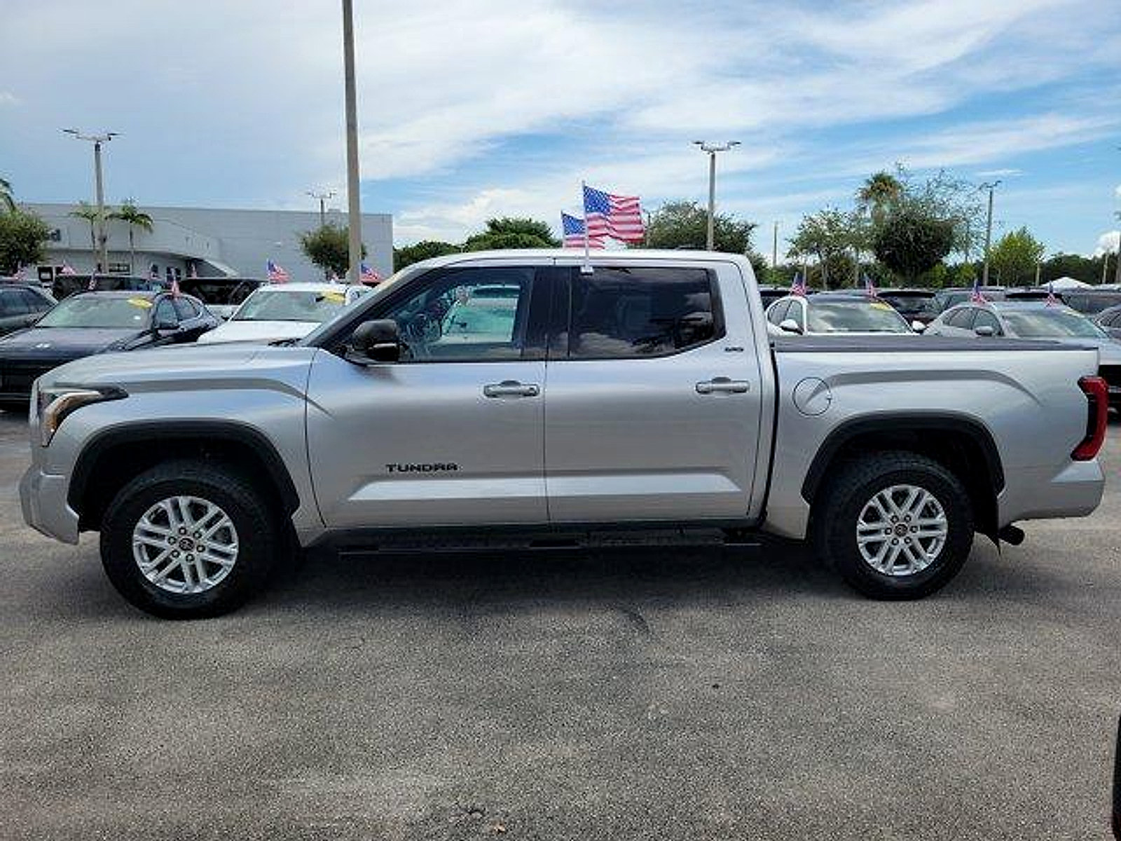 Used 2022 Toyota Tundra SR5 w/ SR5 Premium Package AWD/4WD image 4