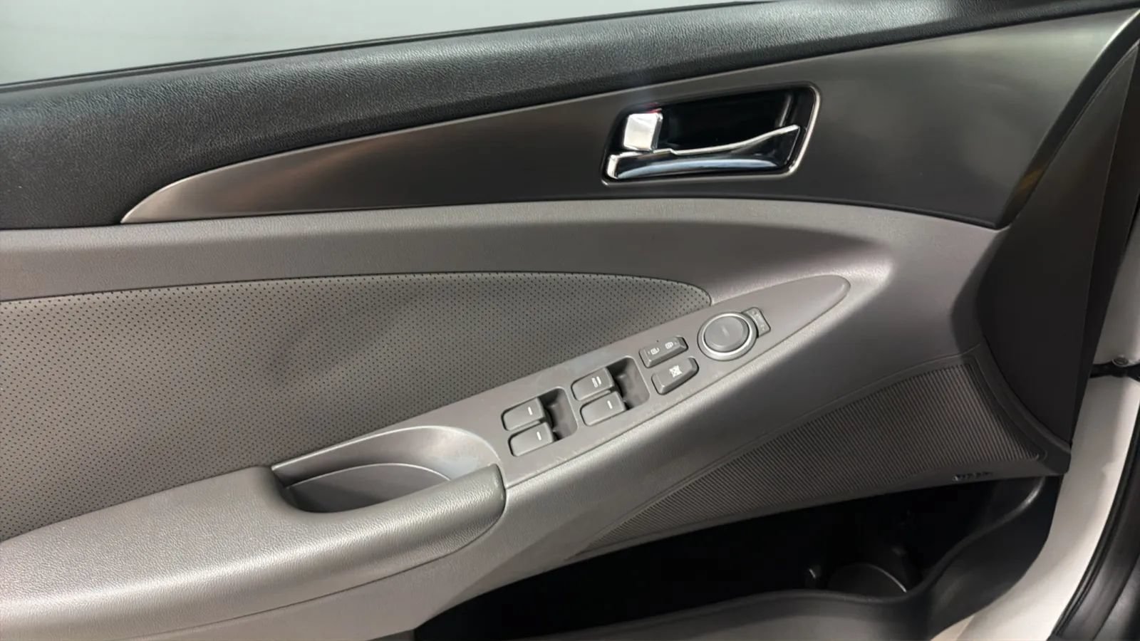 Used 2014 Hyundai Sonata Limited w/ Panoramic Sunroof Package 02 FWD image 17