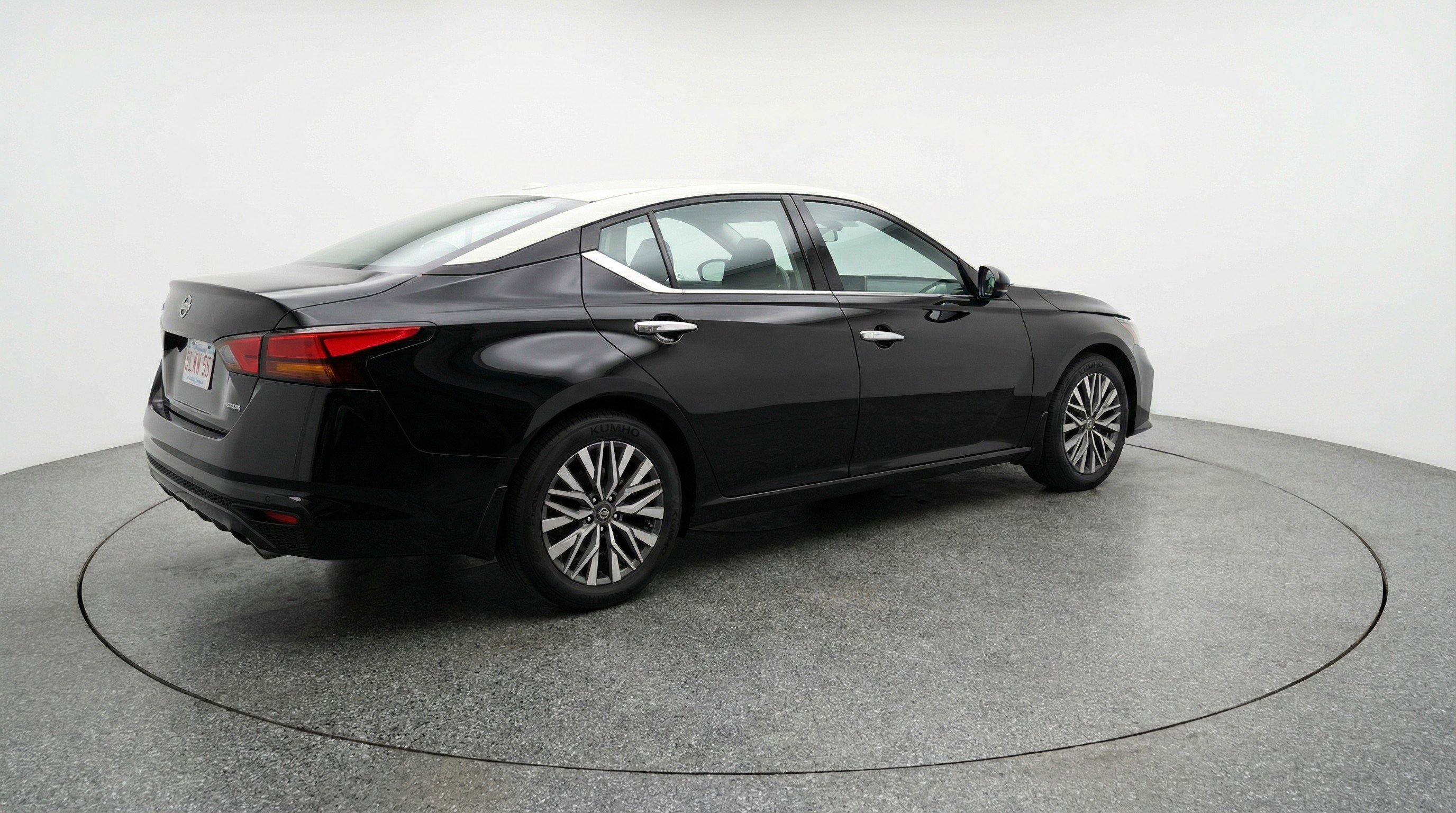 Used 2025 Nissan Altima 2.5 SV FWD image 9