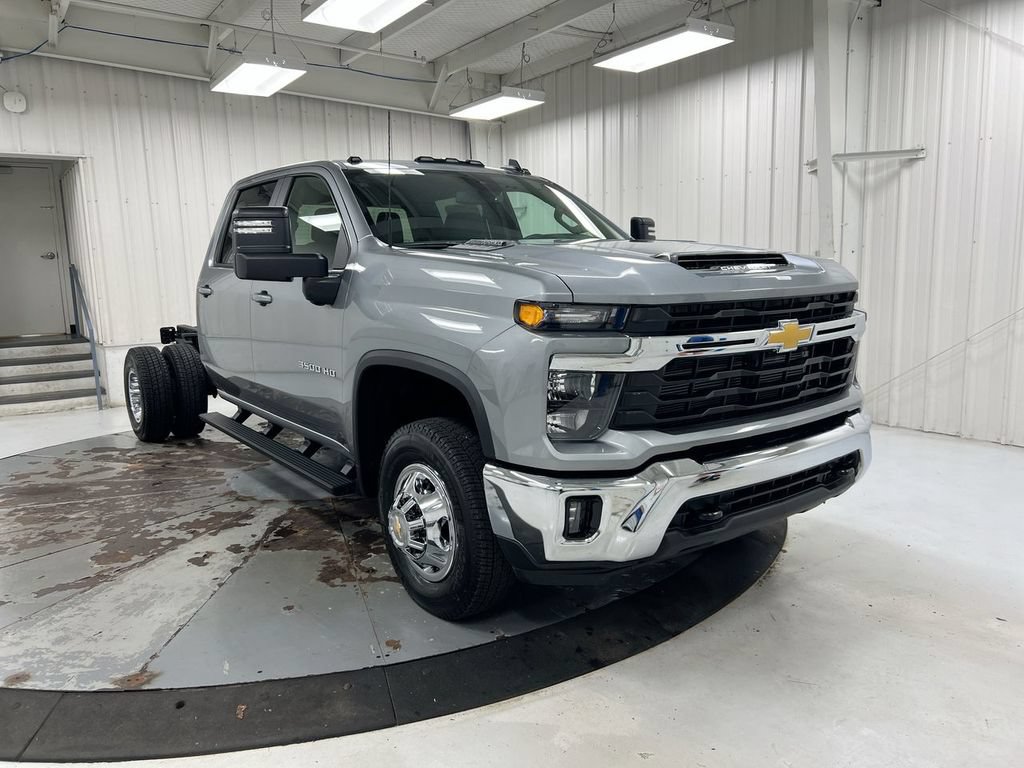 New 2026 Chevrolet Silverado 3500 LT w/ Convenience Package AWD/4WD image 2