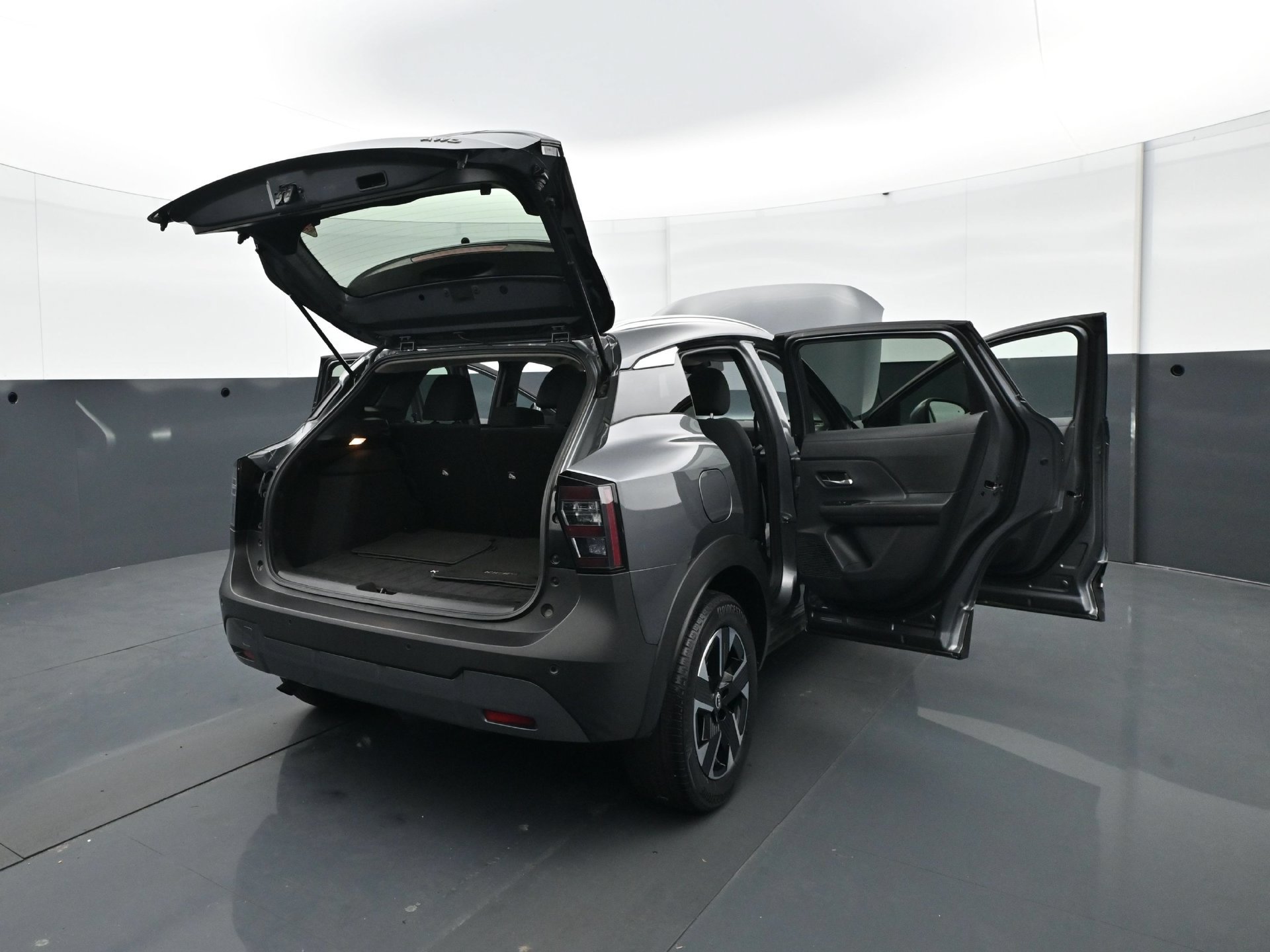 Used 2025 Nissan Kicks SV w/ SV Premium Package AWD/4WD image 33