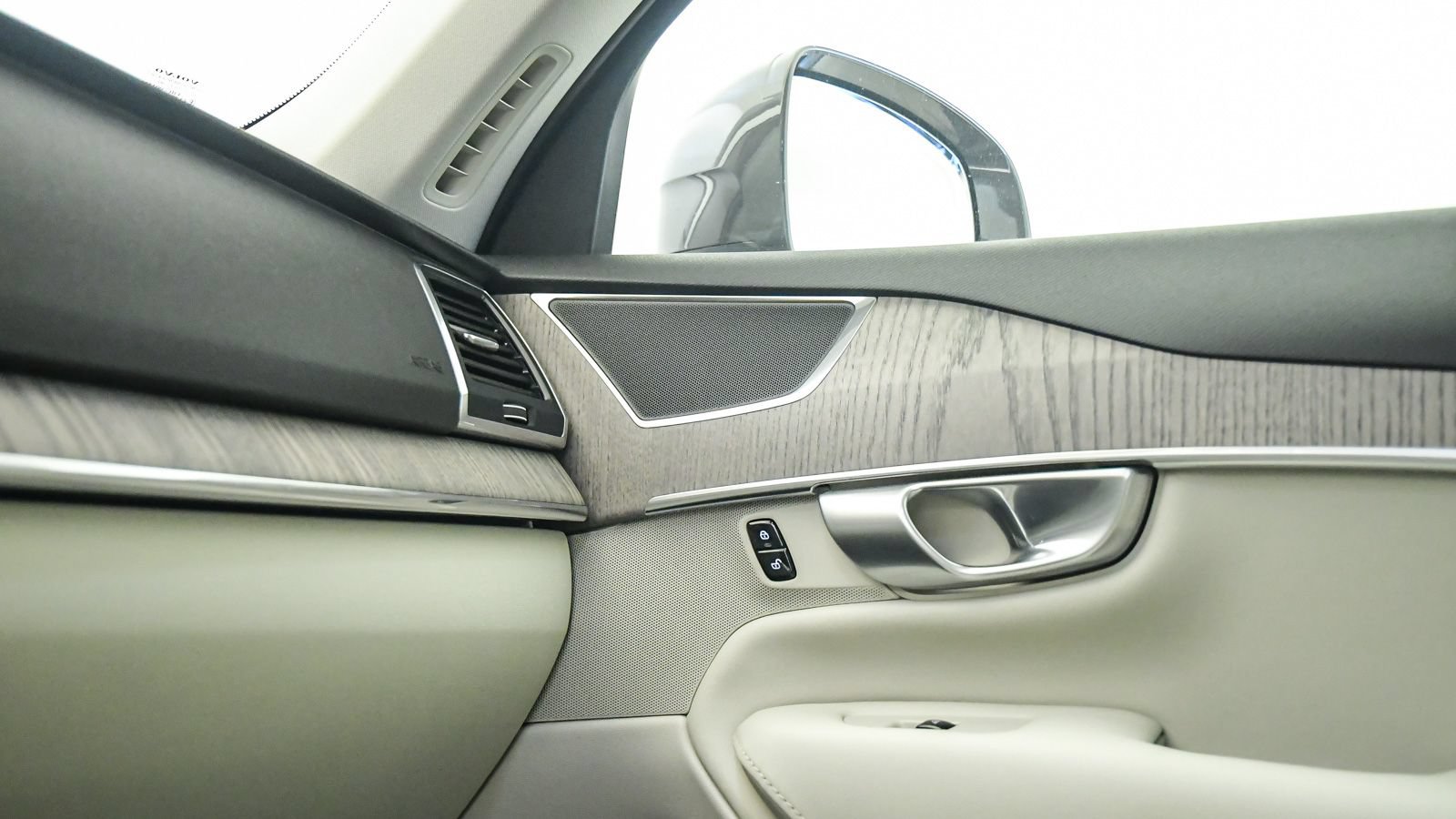 Certified 2024 Volvo XC90 T8 Core AWD/4WD image 22