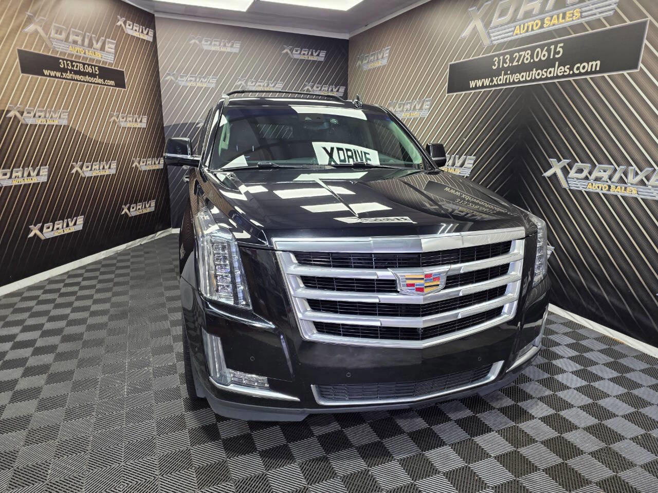 Used 2018 Cadillac Escalade ESV Luxury AWD/4WD image 5