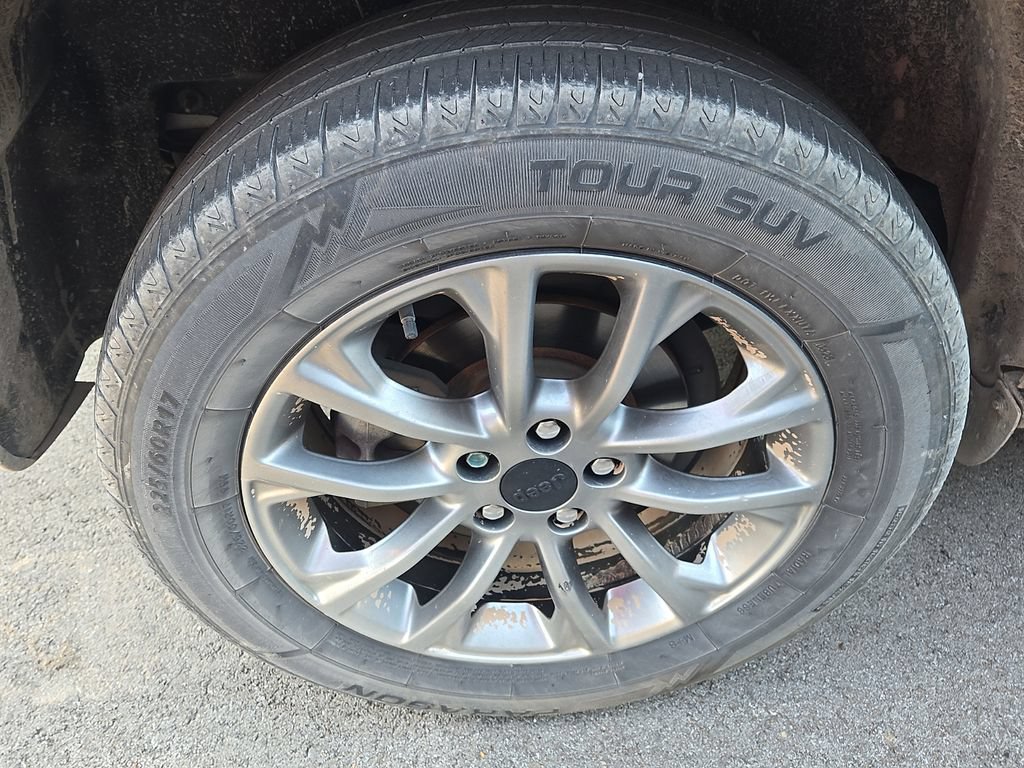 Used 2020 Jeep Cherokee Latitude Plus w/ Advanced Safety Group FWD image 5