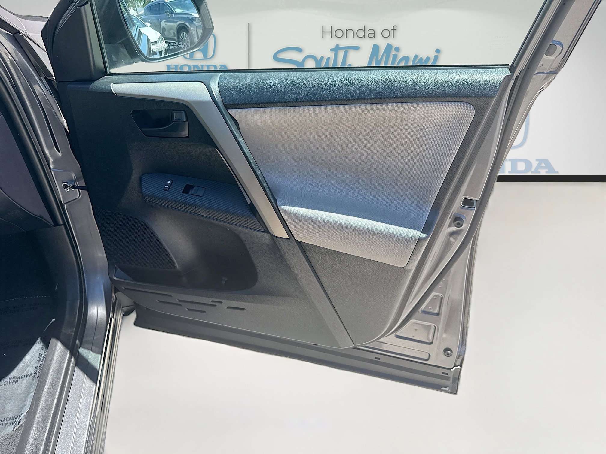 Used 2015 Toyota RAV4 LE FWD image 32