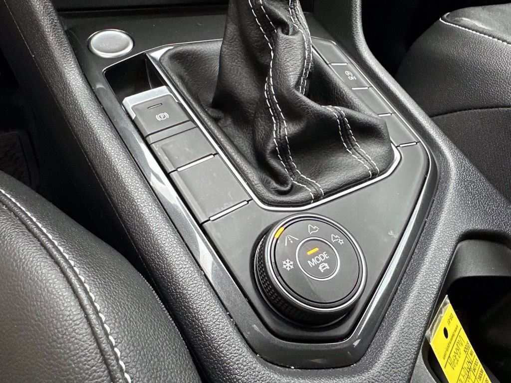 Used 2022 Volkswagen Tiguan SE image 24