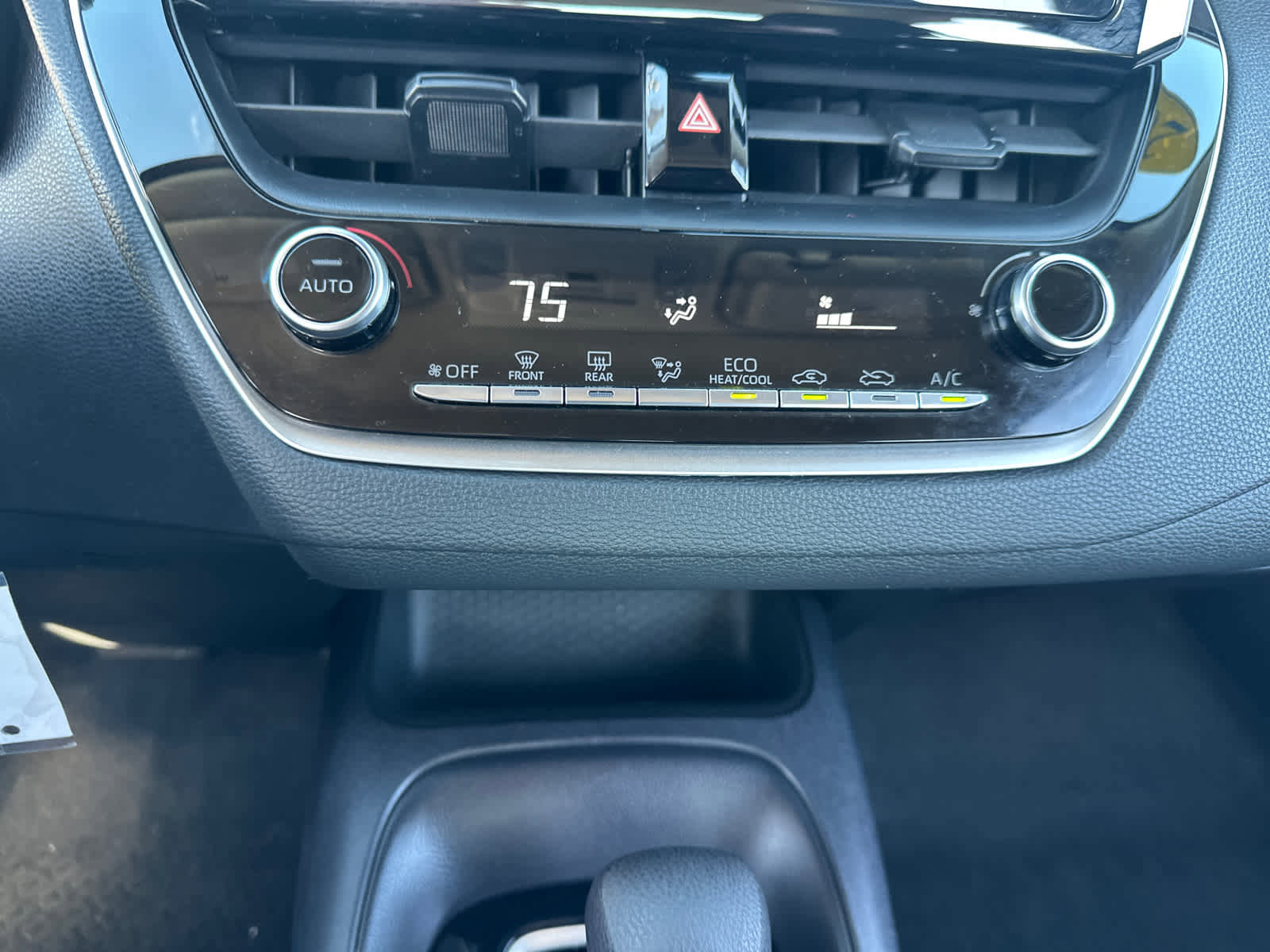 Used 2022 Toyota Corolla LE image 22