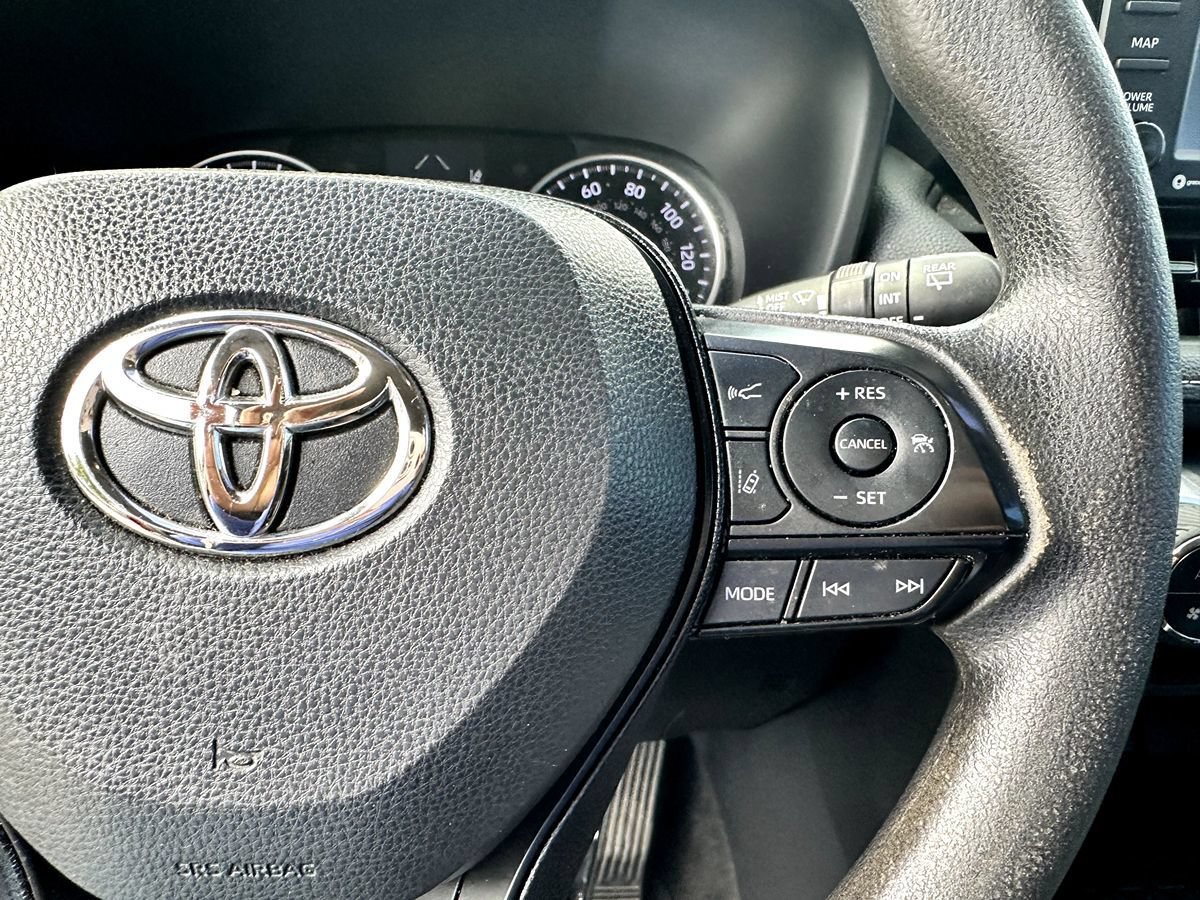 Used 2021 Toyota RAV4 XLE w/ Convenience Package FWD image 26