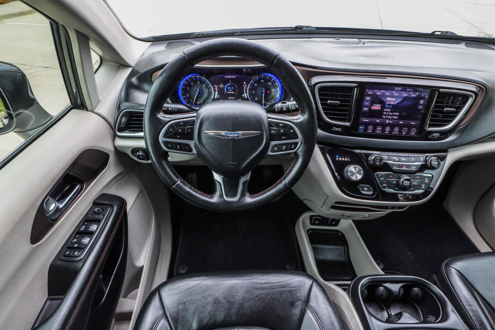 Used 2019 Chrysler Pacifica Touring-L w/ Advanced Safetytec Group FWD image 25