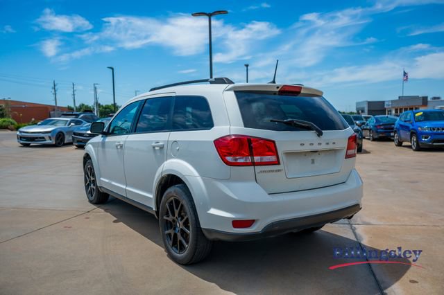 Used 2019 Dodge Journey SE w/ Connectivity Group FWD image 3