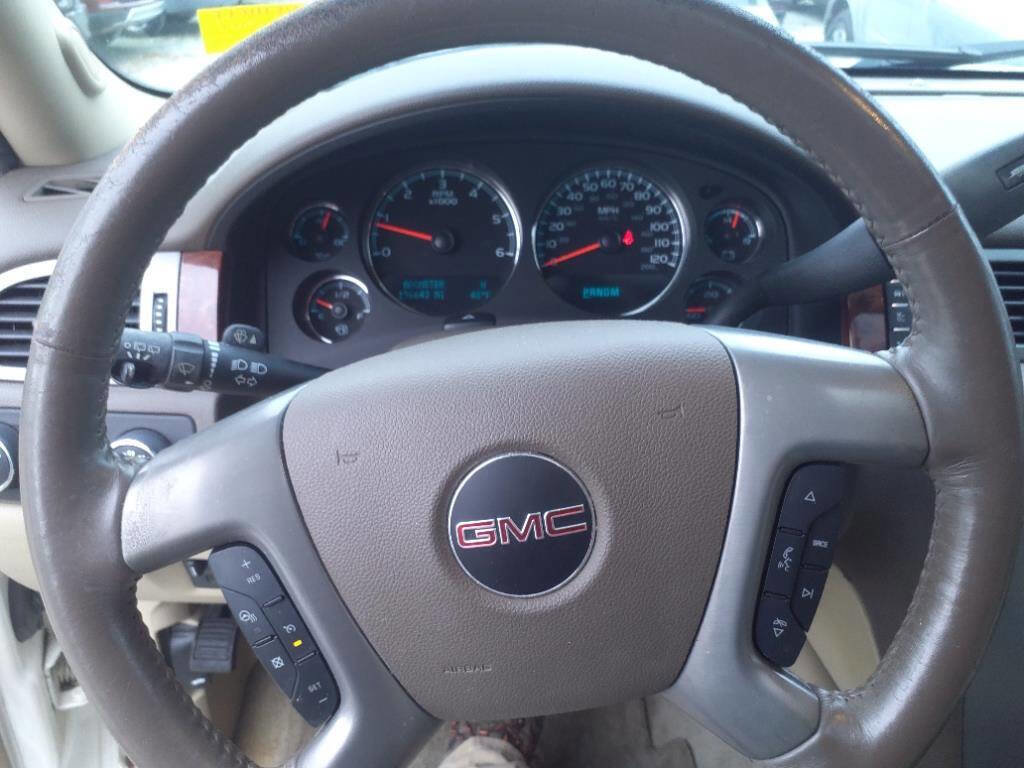 Used 2014 GMC Yukon XL SLT image 21