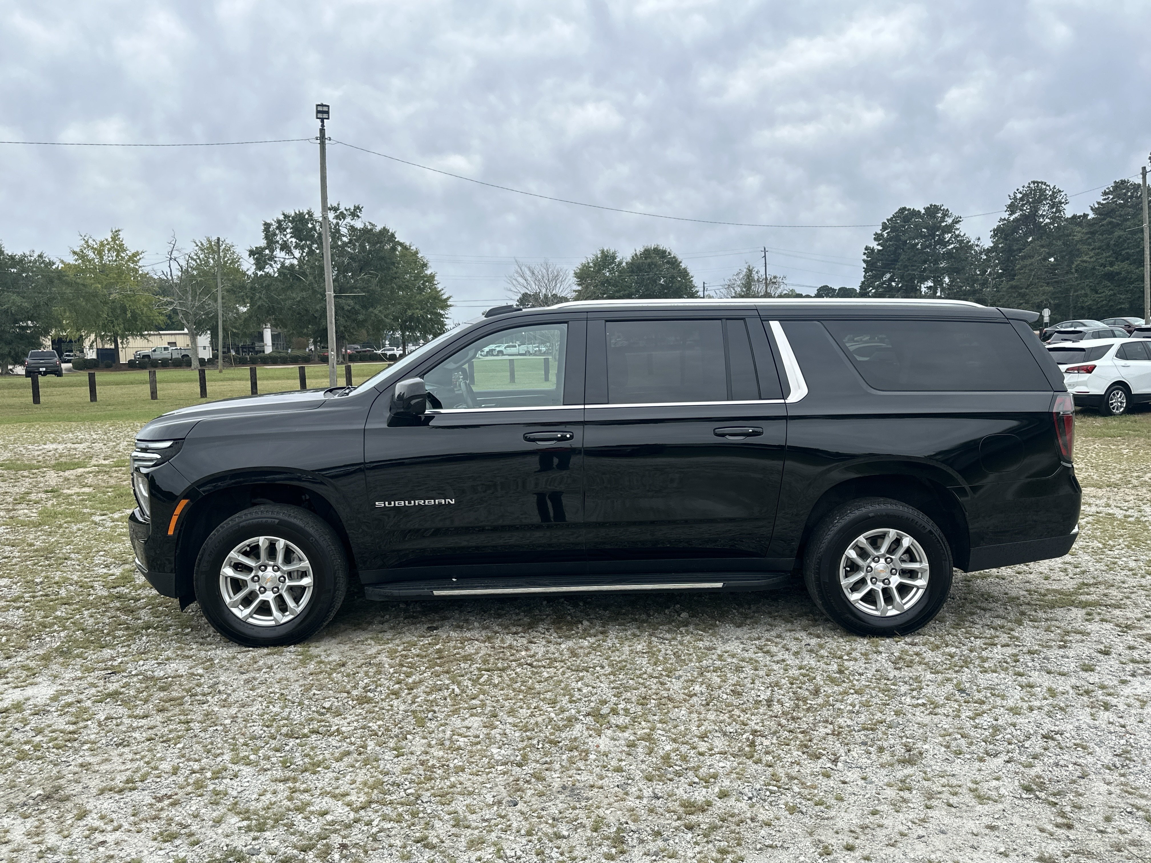 Used 2025 Chevrolet Suburban LT AWD/4WD image 8