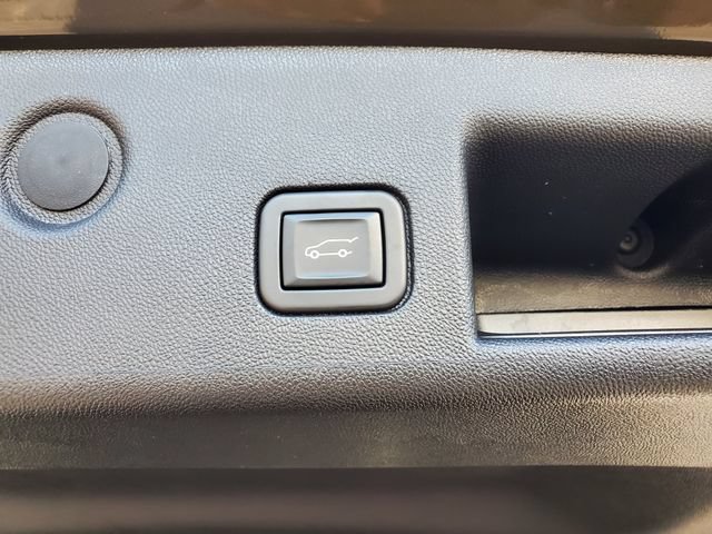 Used 2023 Chevrolet Equinox LT FWD image 11
