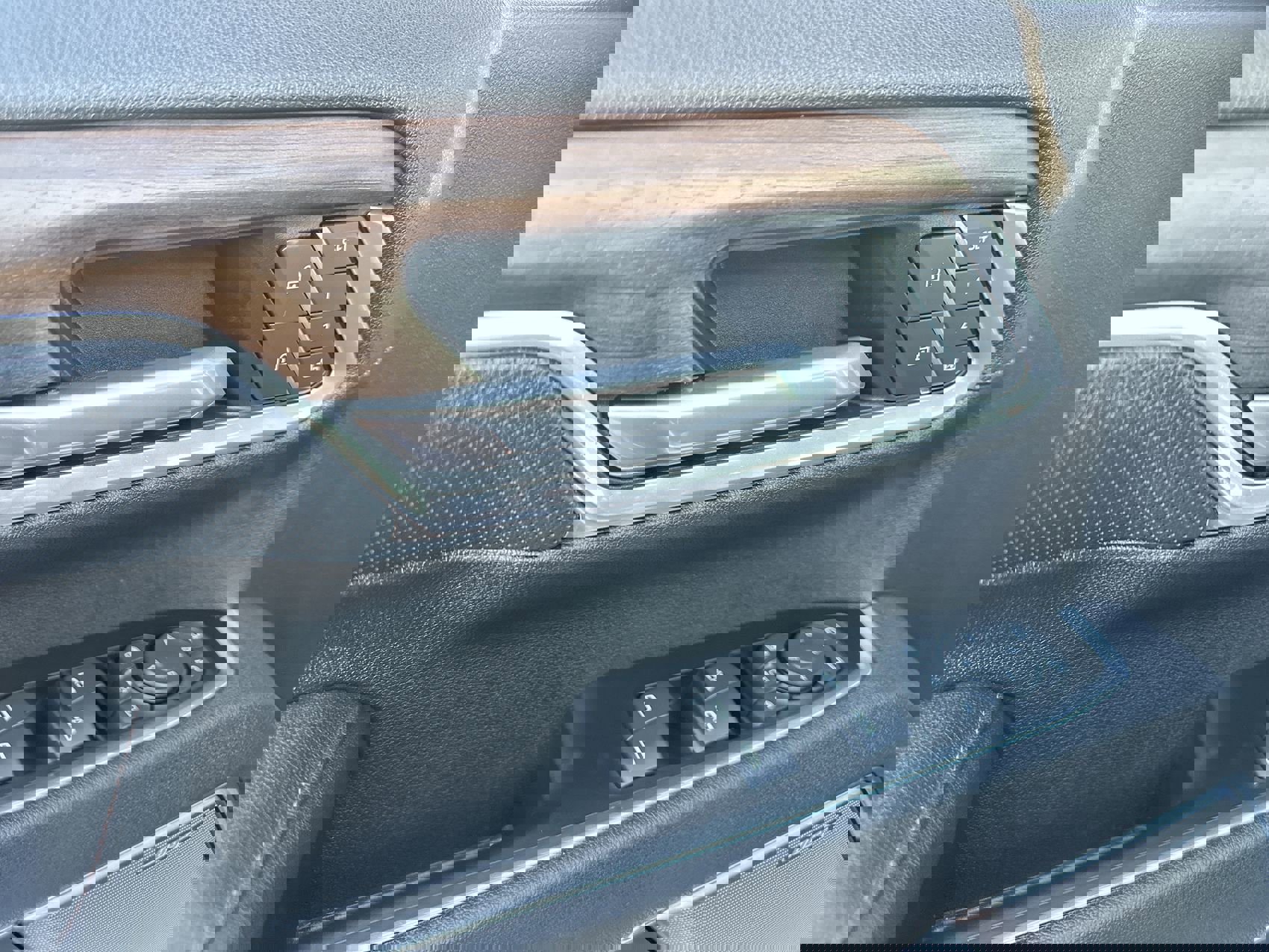 Used 2025 Chevrolet Silverado 2500 High Country w/ Technology Package image 13